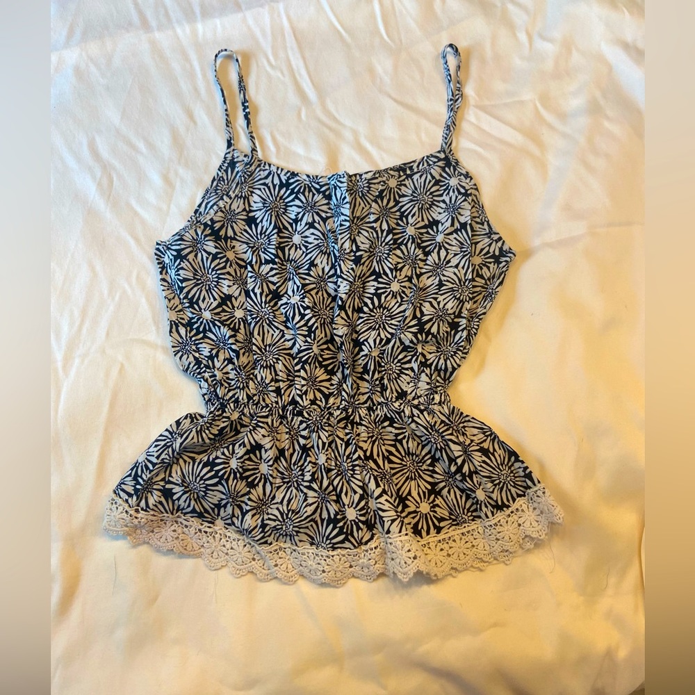 E (hanger) M spaghetti strap crop top. Size Small.